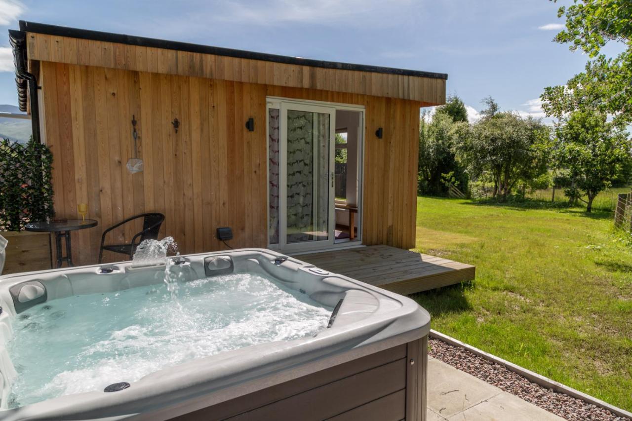 Allt Mor Rentals - Chalet With Hot Tub, And Studio Apartment No Hot Tub Roybridge Luaran gambar